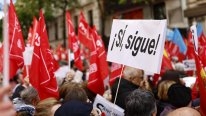 Miles de españoles respaldaron a Sánchez al grito de "Pedro, quédate"