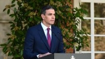 Con críticas a mentiras y odio Sánchez anunció que seguirá al mando del gobierno español